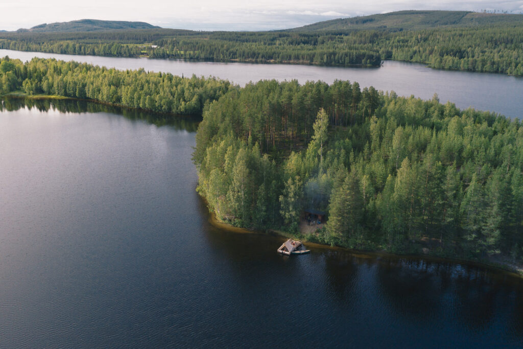 flottfärd - strandhugg - drönarbild