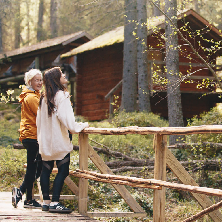 Kvinnor vid vårbäck